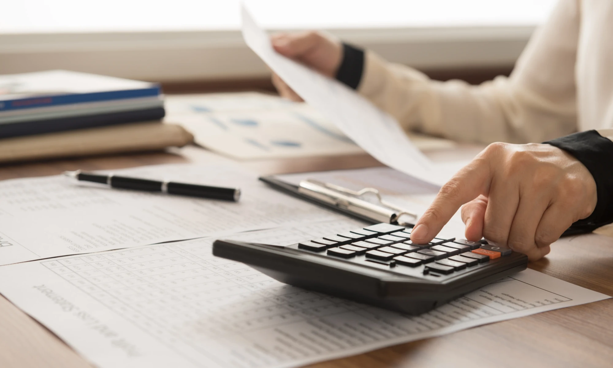 Bannière de reprise des activités mode, crème et brun, format paysage (15)